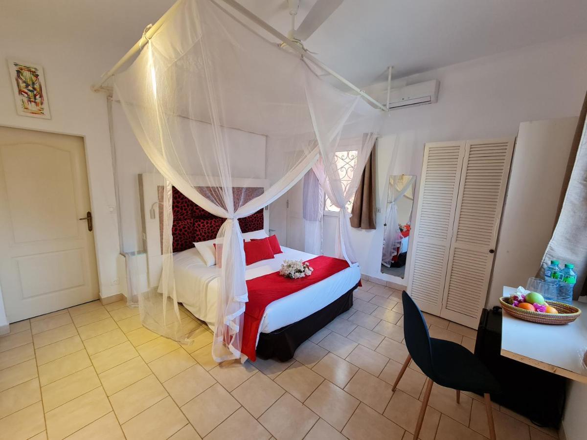 Le Souimanga Bleu Saly Bed and Breakfast Eksteriør billede
