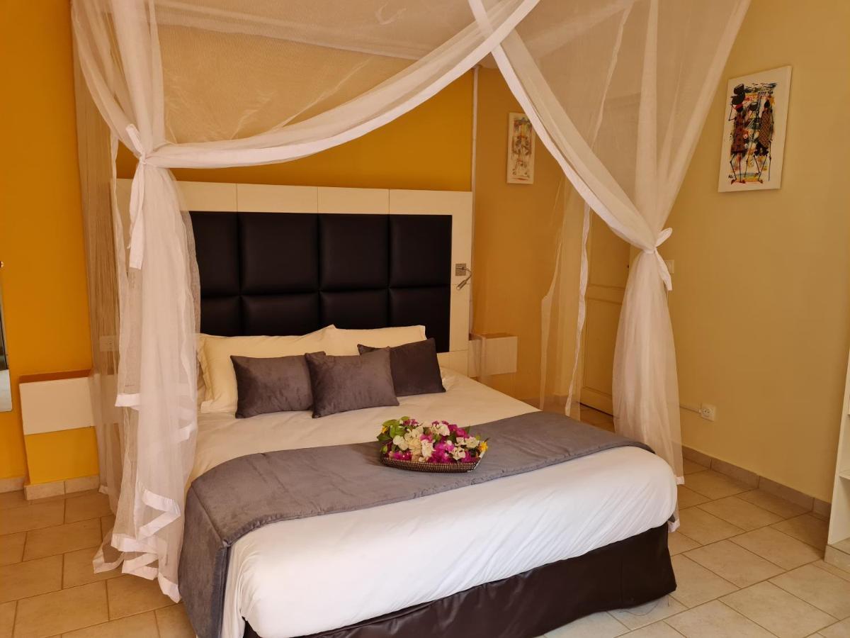 Le Souimanga Bleu Saly Bed and Breakfast Eksteriør billede