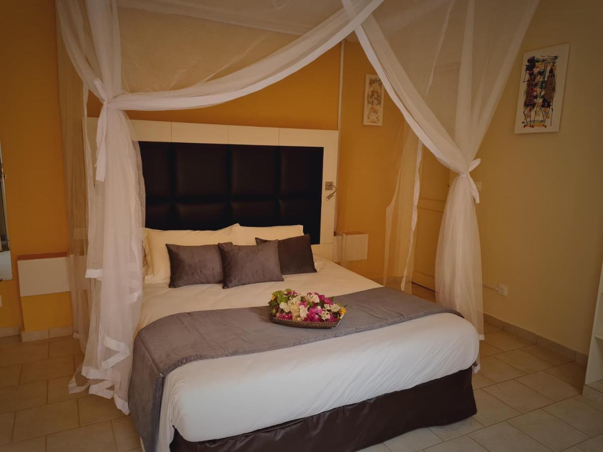 Le Souimanga Bleu Saly Bed and Breakfast Eksteriør billede