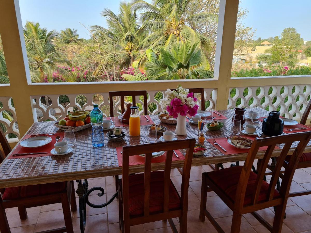 Le Souimanga Bleu Saly Bed and Breakfast Eksteriør billede