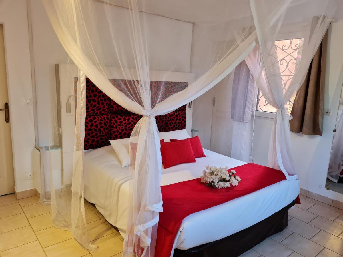Le Souimanga Bleu Saly Bed and Breakfast Eksteriør billede