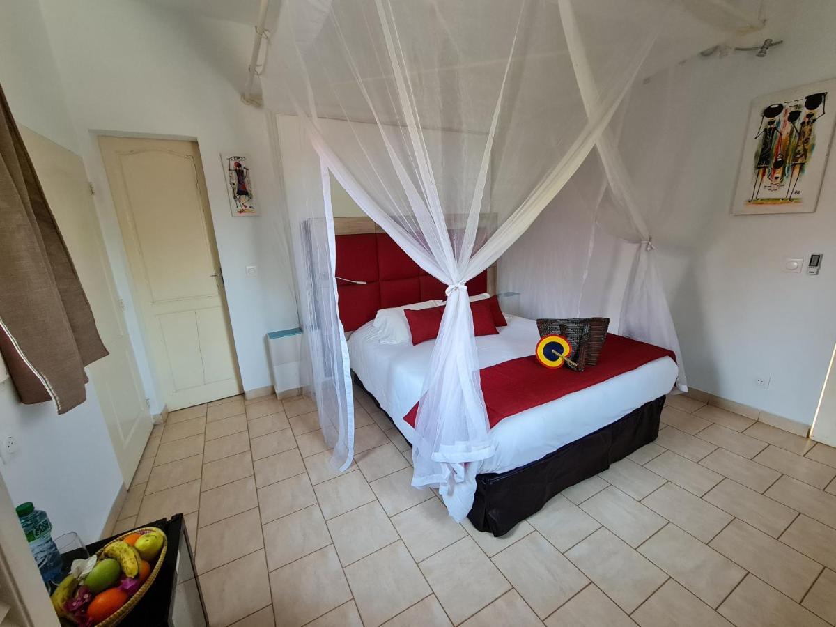 Le Souimanga Bleu Saly Bed and Breakfast Eksteriør billede
