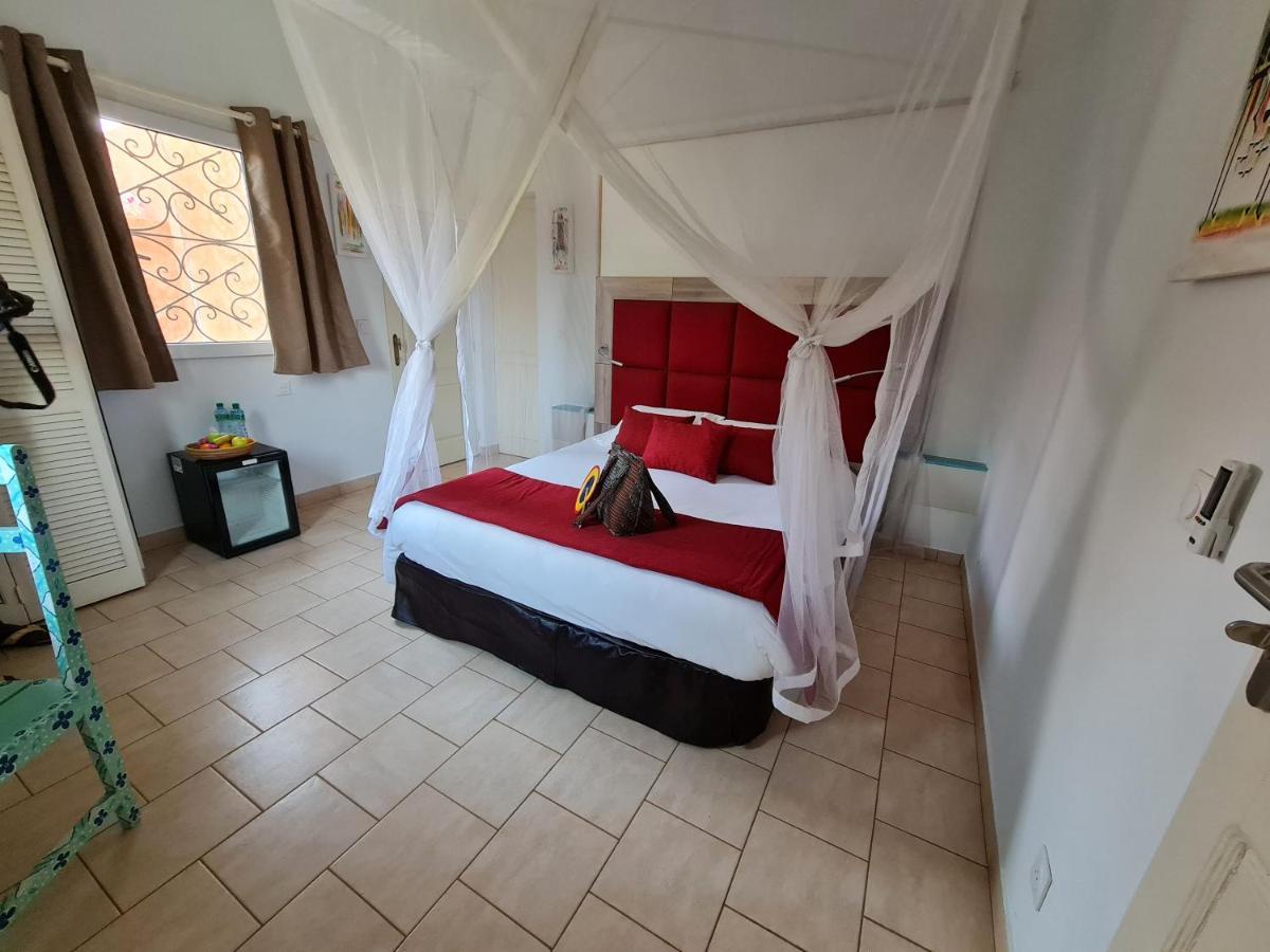 Le Souimanga Bleu Saly Bed and Breakfast Eksteriør billede
