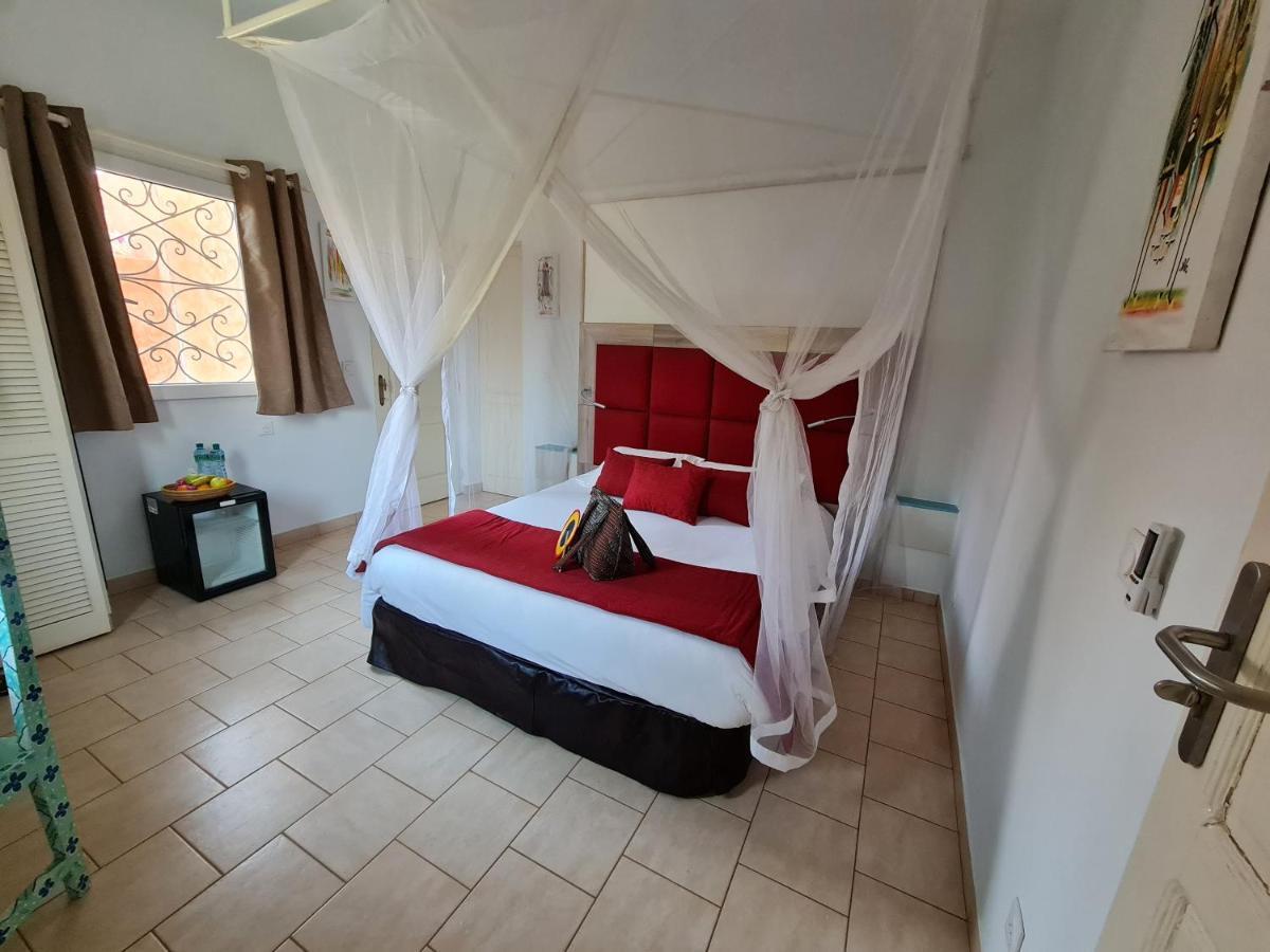 Le Souimanga Bleu Saly Bed and Breakfast Eksteriør billede