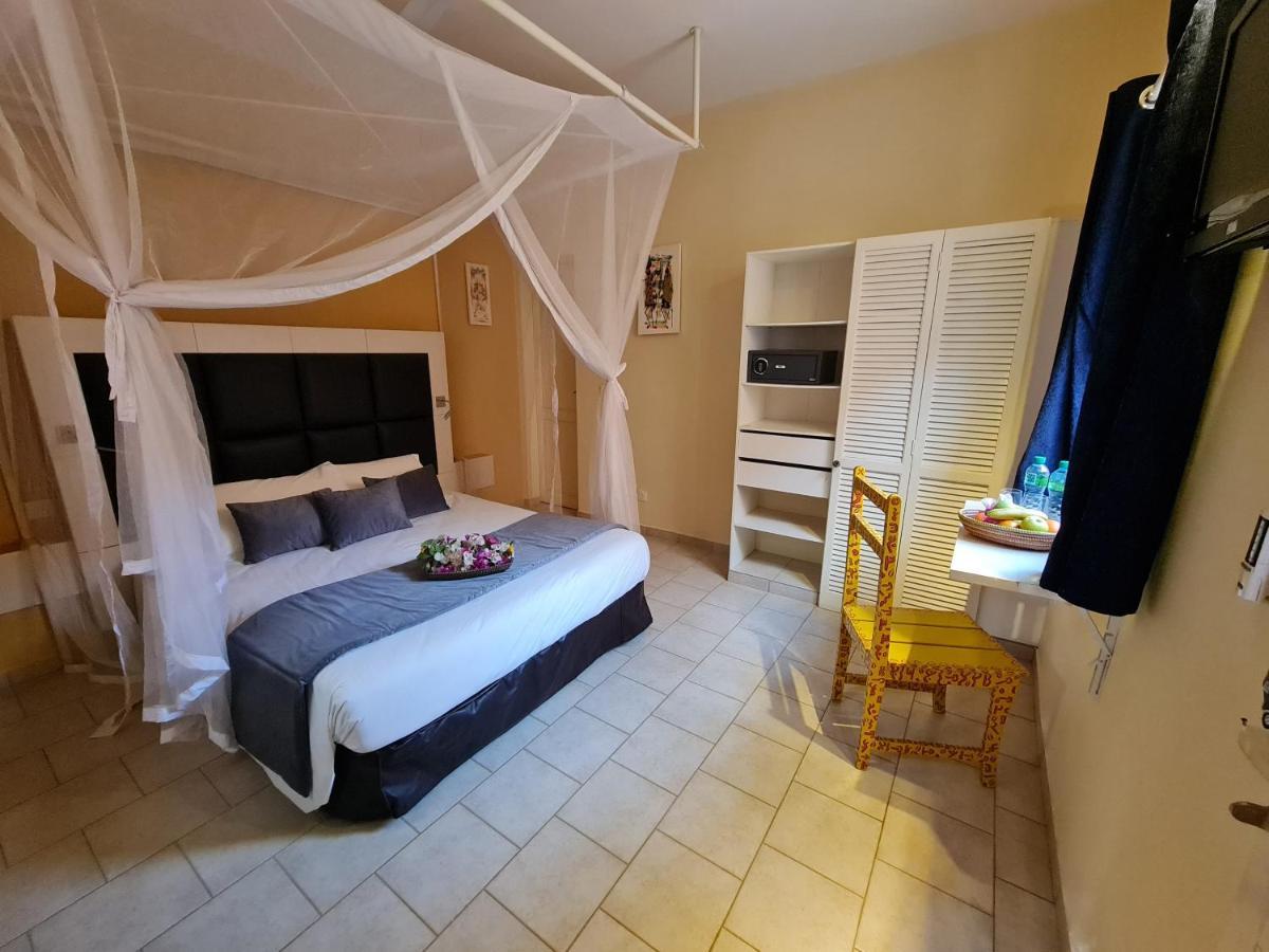Le Souimanga Bleu Saly Bed and Breakfast Eksteriør billede