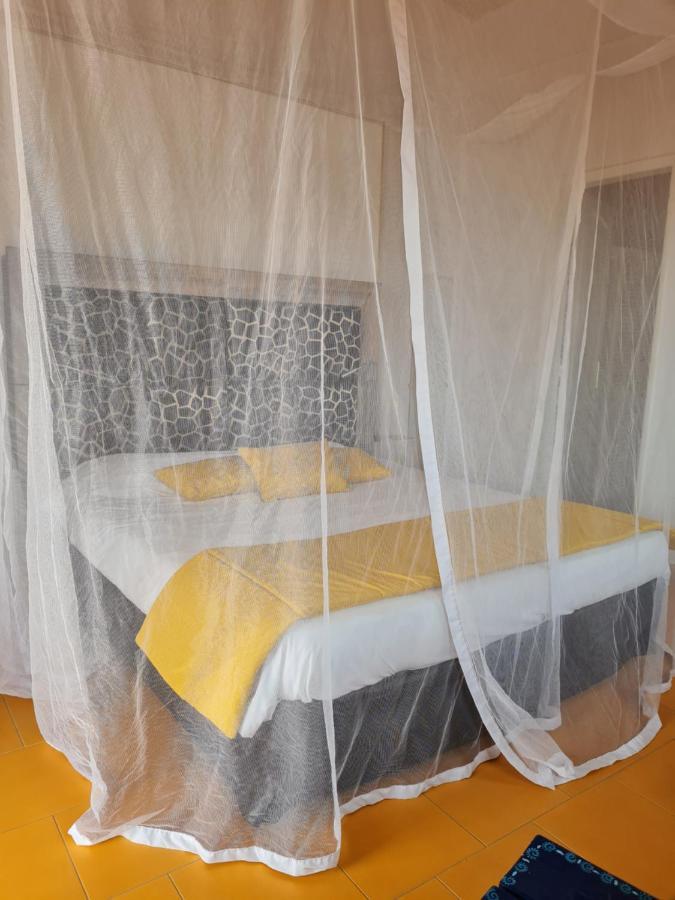 Le Souimanga Bleu Saly Bed and Breakfast Eksteriør billede