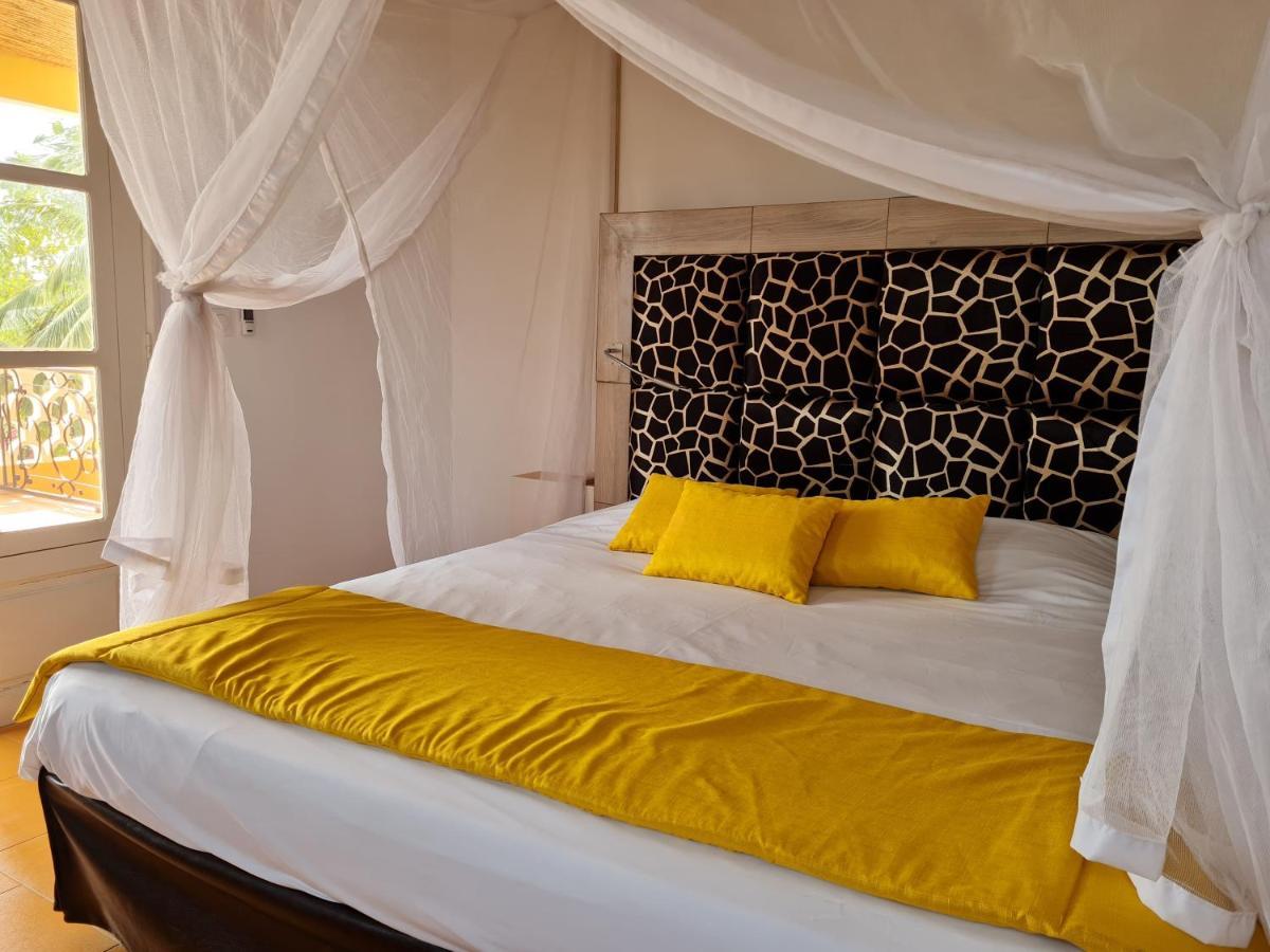 Le Souimanga Bleu Saly Bed and Breakfast Eksteriør billede